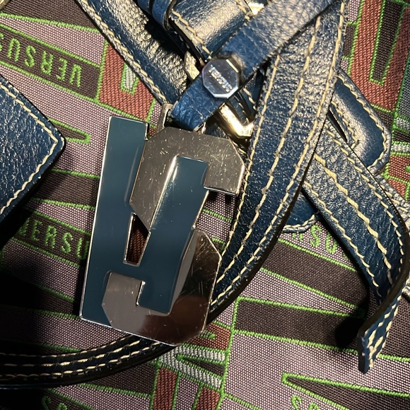 Large Versus Versace purse excellent condition  Nonsmoking home - Picture 2 of 4